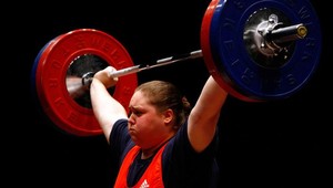 Čílska vzpieračka sa stala nečakane matkou počas tréningu