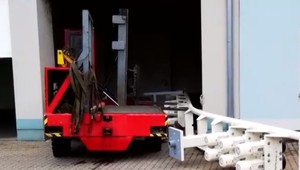 Zamestnanca skladu zabila konštrukcia