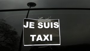 Demonštrácie v uliciach Paríža. Protestujú taxikári i učitelia