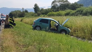 Tragická nehoda: Po náraze vozidiel jedno z nich odhodilo desiatky metrov mimo cesty
