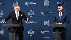 Prvovýrobcovia chcú preniesť 5 percent DPH priamo do cien potravín, uviedol Robert Fico