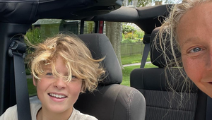 Hviezdna herečka ukázala 18-ročného syna a ľuďom padla sánka! Úplná KÓPIA!