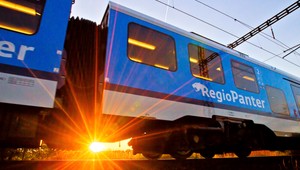 Tragédia pri Banskej Bystrici. Rýchlik zrazil muža, cestujúci uviazli vo vlaku