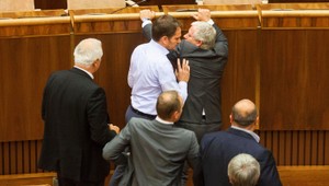 Bitka v parlamente! Podľa Matoviča boli niektorí poslanci opití