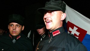 Kotlebovci skončili. Aj keby sa volali Marianov spolok teplého objatia