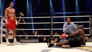 Vladimir Kličko obhájil tituly 50. knokautom v kariére