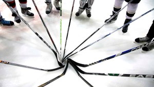 Mládežnícke kluby sa dočkajú štedrej pomoci. Od SZĽH dostanú toľkoto hokejok