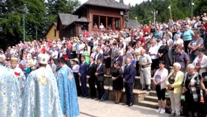 Cez víkend sa na púti v Litmanovej stretli tisíce veriacich. Rúška na tvári mali len poniektorí