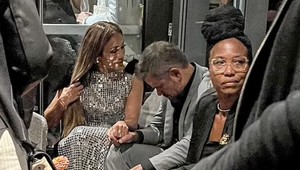 Dlhý rozhovor a držanie za ruky s najlepším kamarátom Bena Afflecka?! JLo s Mattom Damonom!