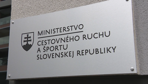Spor o 10 miliónov pre slovenský futbal pokračuje. Peniaze zostávajú stopnuté