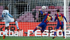 Pelé písal Messimu: Príbehy ako tie naše o láske k jednému klubu, sú čoraz vzácnejšie