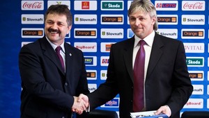 Štefana Mikeša vystriedal pri kormidle SR 20 Anton Tomko