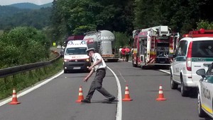 Tri sestry ostali po nehode sirotami