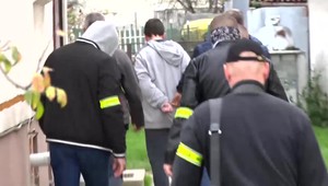 NAKA vykonávala domovú prehliadku u študenta, ktorý na škole útočil sekerou