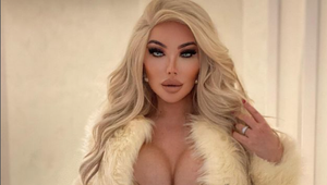 Niekdajší Ken, dnes už Barbie Jessica vyvádzala v odvážnych šatách! A v jednej chvíli to NEUSTRÁŽILA!