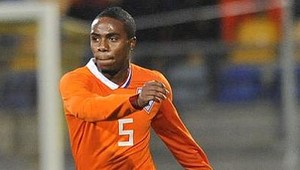 Do Bayernu Mníchov mieri holandský reprezentant Edson Braafheid