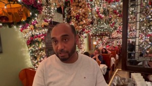 Vianočná reštaurácia v New Yorku: Má viac ako 100-tisíc svetiel a 15-tisíc ozdôb