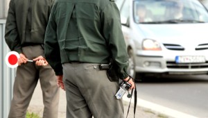 Tínedžer (16) postrelil pri krádeži policajta