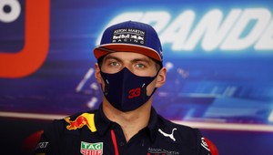 Najprv ho vymenil v tíme, teraz mu prebral priateľku