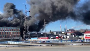 Na košickom sídlisku vypukol požiar. Do okolia sa rozšíril čierny hustý dym