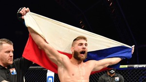 Stovky zápasov a 83 hodín v klietke. UFC bilancuje rok 2020