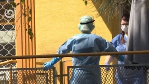 Vyčerpaní zamestnanci DSS v Pezinku stále čakajú na pomoc: Službu má ten, kto vládze