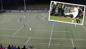 Zázračný nákop zo 45 metrov! Ak by to skúšal stokrát, už asi nedá...