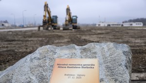 Slovensko dostane modernú univerzitnú nemocnicu. Ministri poklepali základný kameň