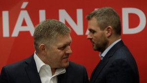 Týždeň v politike podľa Řádka: Smer-SSD predbieha Hlas-SD a kriminalizáciou ukazuje, koho treba nenávidieť