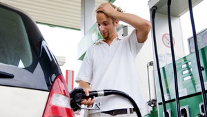 Po 67 rokoch si budú môcť tankovať sami. Vodiči sú zdesení, nevedia ako na to