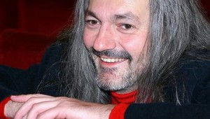 Hůlka sa ešte pred narodením potomka ožení s mladou priateľkou