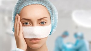 Tvorcovia seriálu zažili šok: Herečku museli nahradiť, keďže sa po plastikách na seba takmer nepodobala!