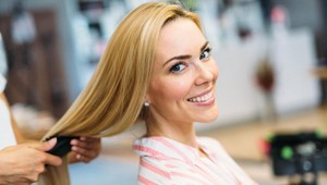 Trendy vlasy tohtoročnej jesene: S akou farbou a strihom nešliapnete vedľa?