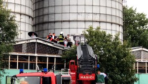 Mladík padal 15 metrov. Pri práci spadol z plošiny na strechu