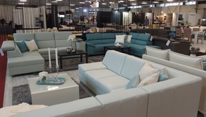 Nové trendy v bývaní: Sedačka s chladničkou či postel z konských vlasov