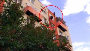 Muž (61) chcel skočiť z okna, hasiči sa museli zlaňovať