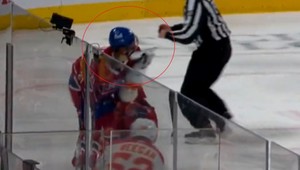 Ďalší hororový moment na ľade. Od tragédie delili Slafkovského spoluhráča centimetre