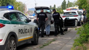Nočná akcia v Bratislave. Pre podozrenie z drogovej činnosti zadržali ženu
