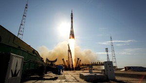 Sojuz pristál na ISS, viezol Rusa, Američana a Talianku