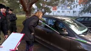 Zlodeji ukradli auto známej herečke. Skupina HAKA jej priniesla radostnú správu