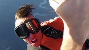 Raper nakrúcal odvážny videoklip, kaskadérsky kúsok sa mu stal osudným