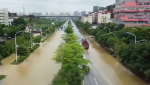 Povodne v Číne ohrozujú milióny ľudí. Študenti zo 700 škôl uviazli vo svojich internátoch