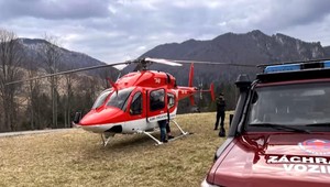 Vrtuľník odviezol zraneného vodiča do nemocnice