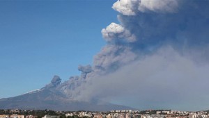 VIDEO: Sopka Etna sa prebudila k životu. Spôsobila viac ako stovku otrasov