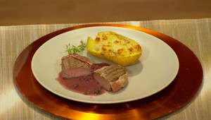 Argentínsky steak s pečeným zemiakom s tymiánovou bryndzou