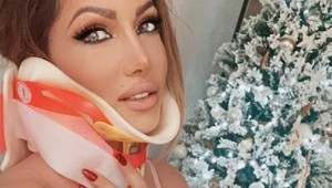 Kollárova misska otrčila Slovákom svoj holý zadok pod stromčekom: A tí jej poriadne naložili!