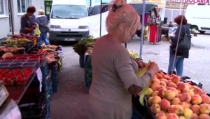 Na trhu ju okradli už druhýkrát. Peniaze mala na urnu pre zosnulého manžela