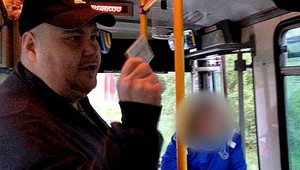 AUTENTICKÉ ZÁBERY. Vodič si zmýlil invalida s opilcom