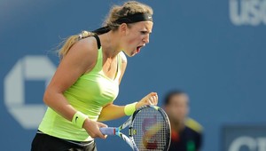 Azarenkovej frajer sa dolámal. Liezol oknom zo zamknutej kúpeľne