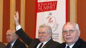 Bývalý prezident Lech Walesa mal autonehodu